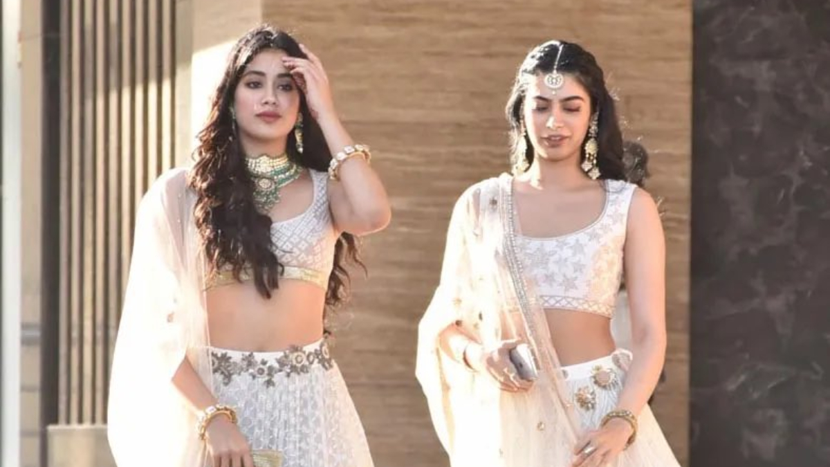 Janhvi Kapoor reminisces playing 'teacher-teacher' with sister Khushi