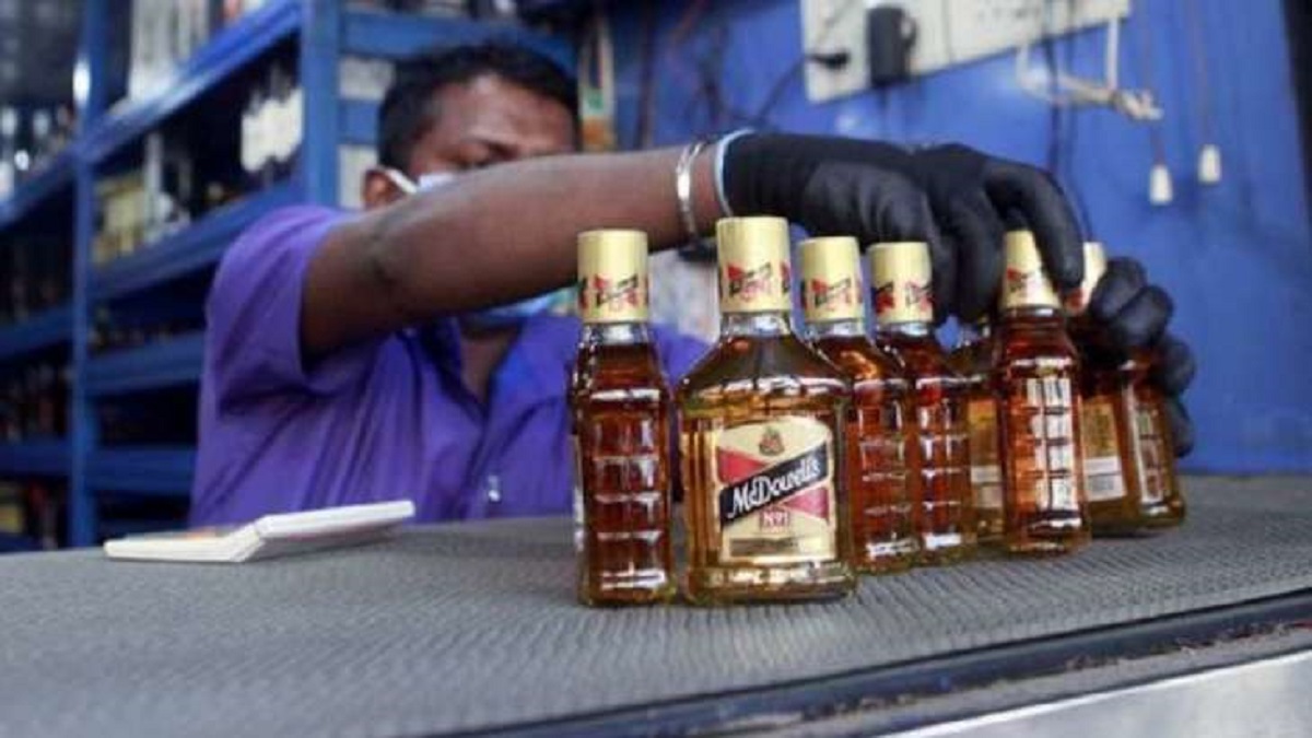 Delhi Liquor traders urge govt to help dispose 70 lakhbottle leftover