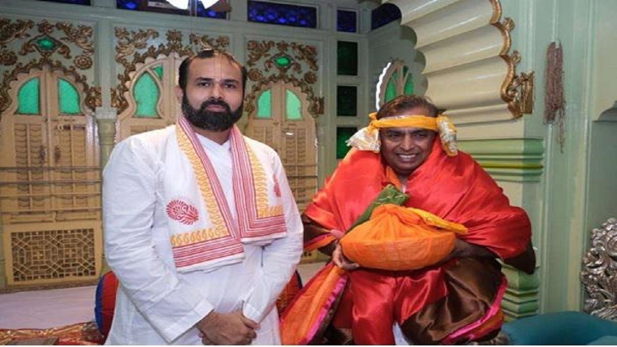 Ambani Xxx - Mukesh Ambani visits Srinathji temple in Rajasthan | India News â€“ India TV