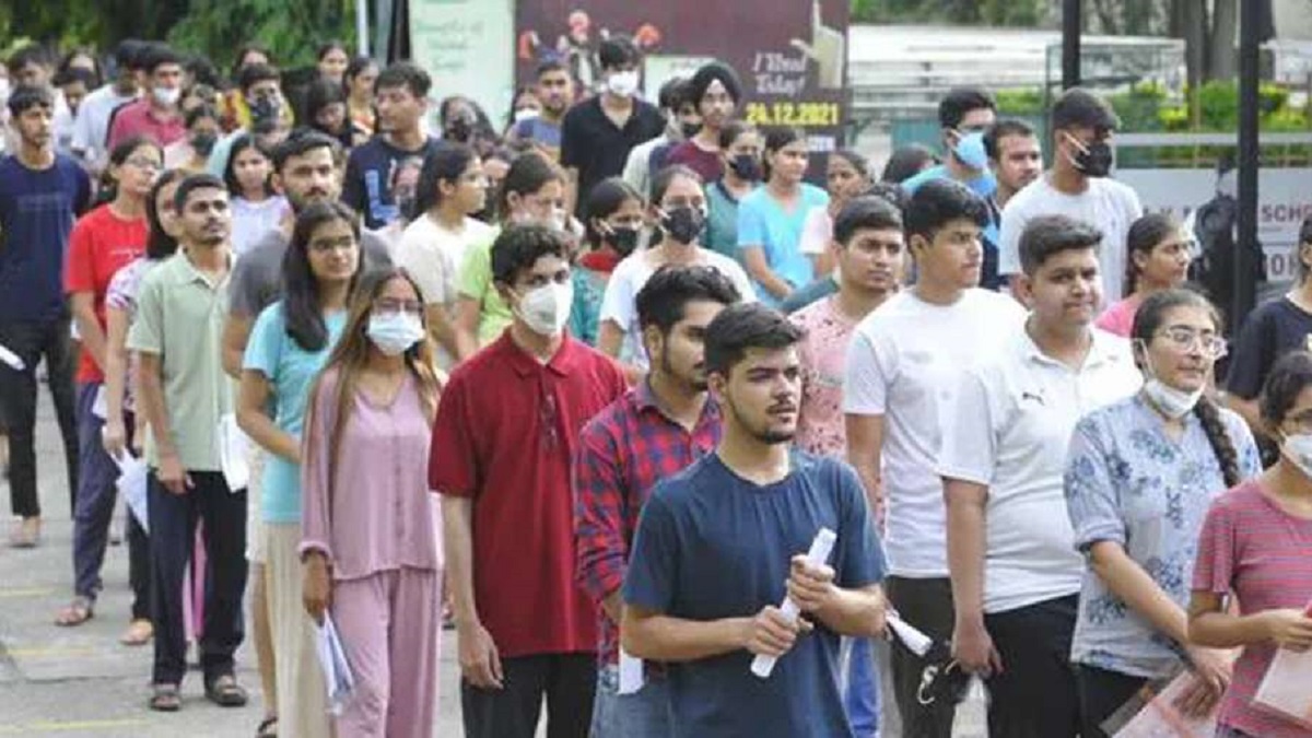 kashmir-haziq-lone-from-shopian-secures-all-india-rank-10-in-neet-ug