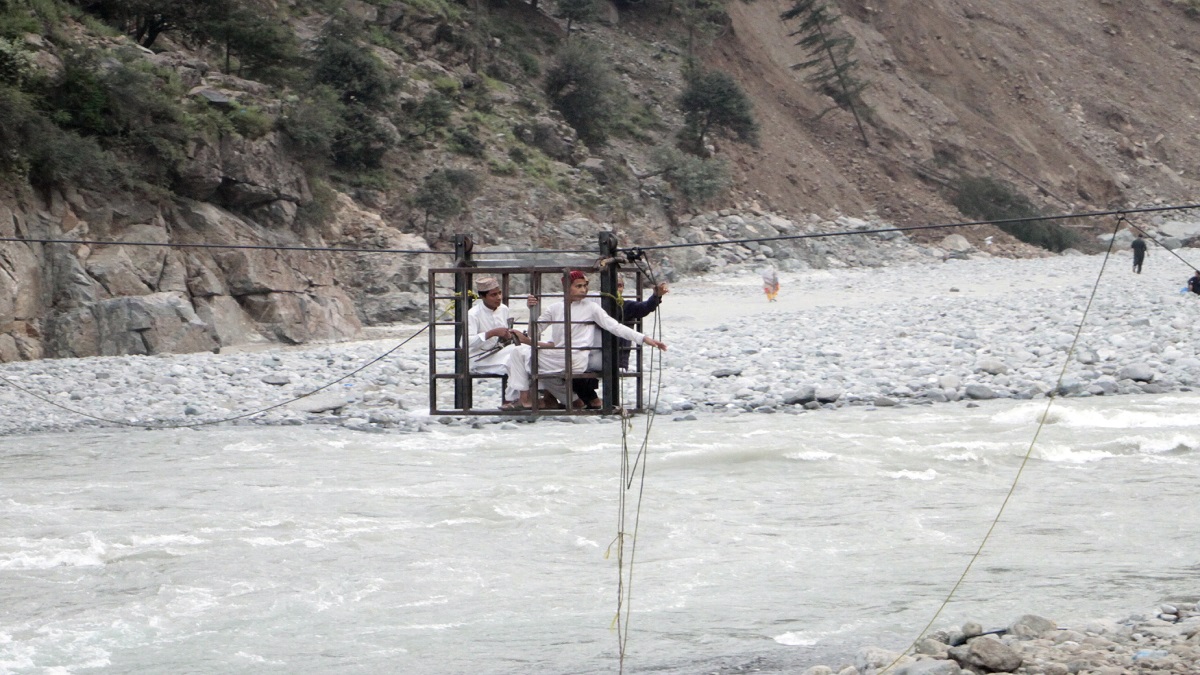 Hindu temple opens doors in a moving gesture to help flood-stricken people in Pakistan