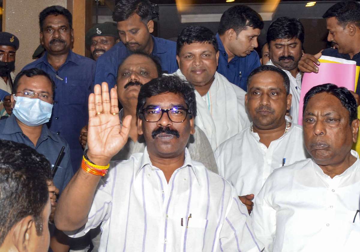 Jharkhand CM Hemant Soren meets governor, urges him to clear air on EC opinion