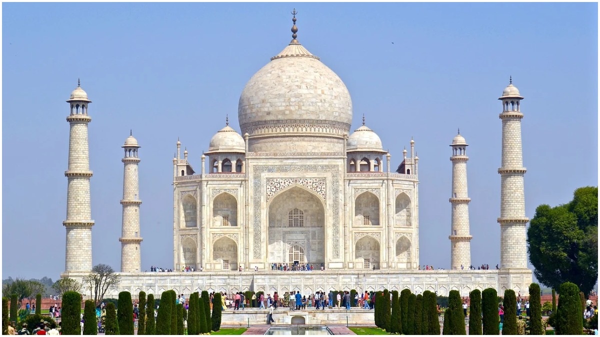 MP man gets Taj Mahal like home built as gift for wife