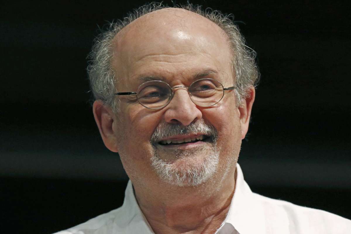 Salman Rushdie berbicara untuk pertama kalinya sejak serangan penusukan, mengatakan ‘Saya beruntung’
