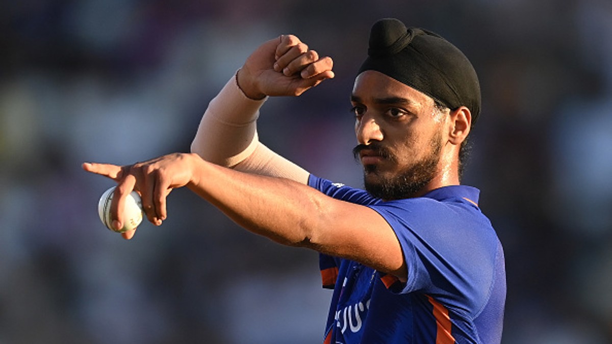 ind-vs-sa-3rd-t20i-after-bumrah-team-india-face-another-dilemma-as-arshdeep-singh-sits-out-with-back-injury