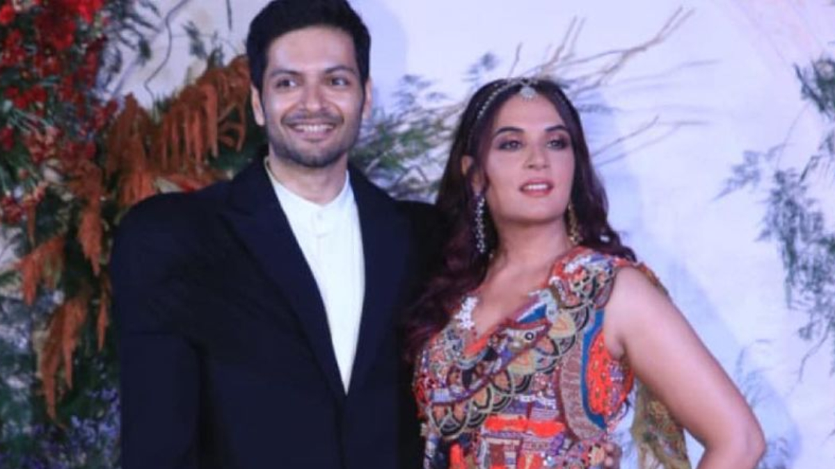 Ali Fazal-Richa Chadha pose as newlyweds at reception; Hrithik Roshan, Vicky Kaushal, others attend | PHOTOS