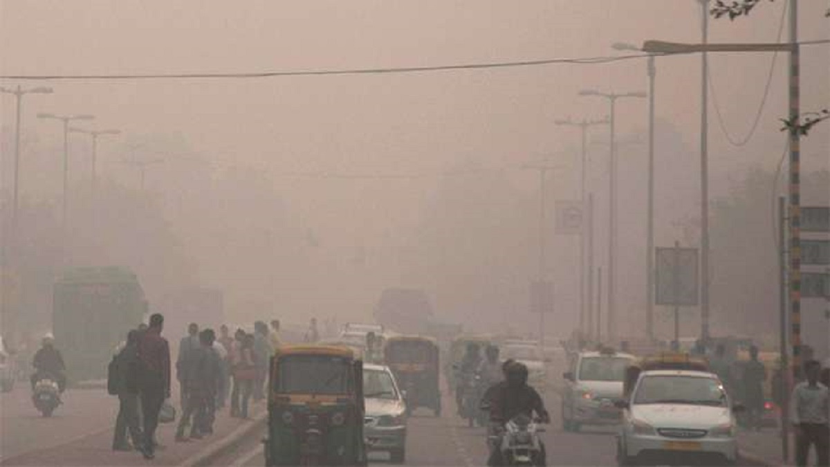 delhi-s-air-quality-remains-in-poor-category-with-aqi-at-241-over-50l-vehicles-de-registered-till-oct-17