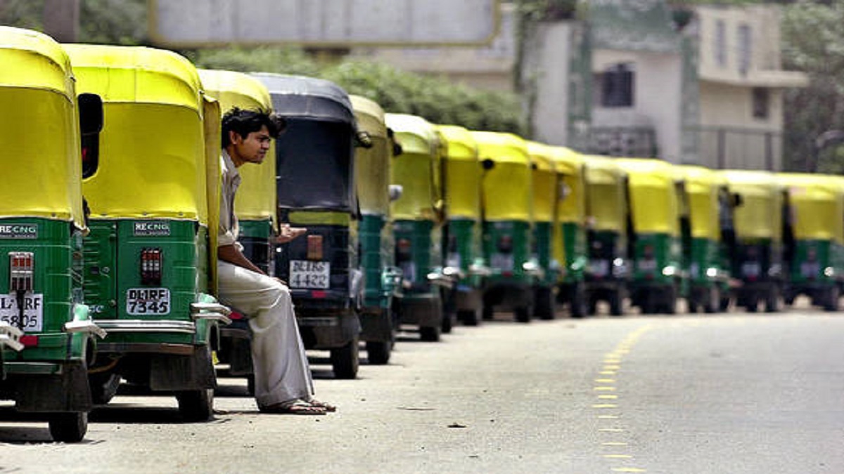 Auto Rickshaws: Delhi govt to move SC for removal of one-lakh cap