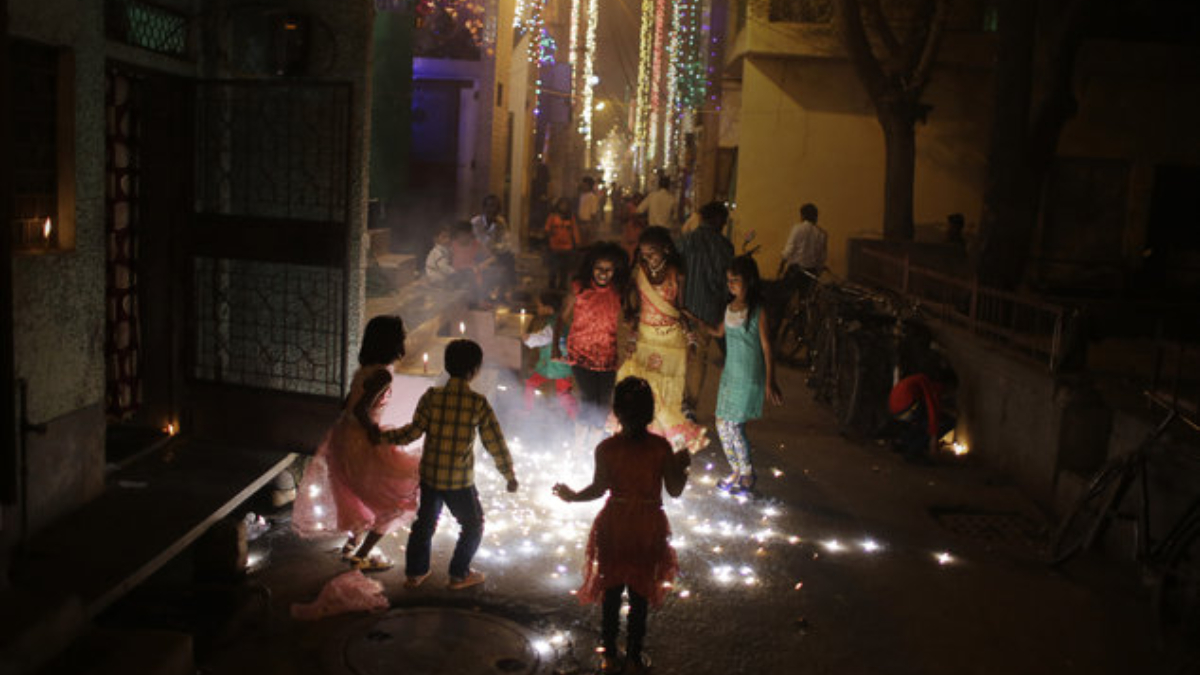 Tips Keamanan Diwali 2022: Anjuran & Larangan saat memecahkan kerupuk