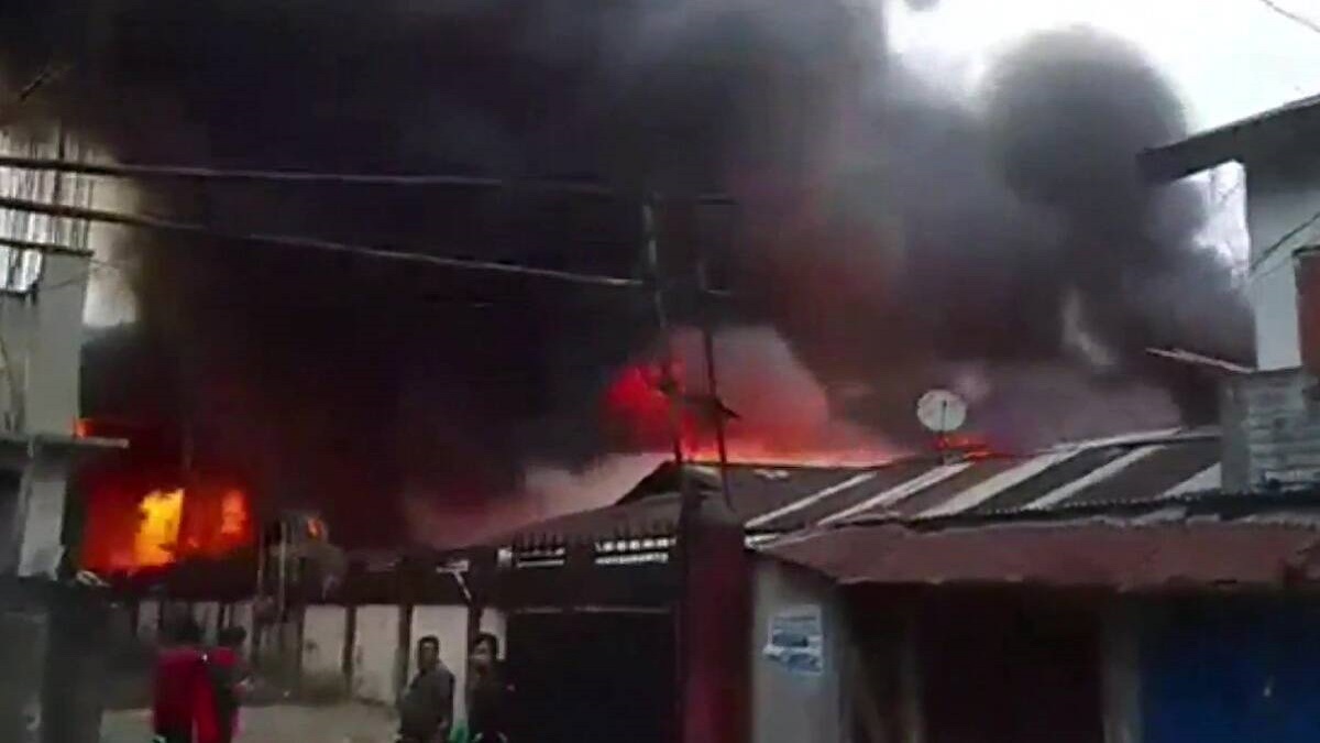 arunachal-pradesh-massive-fire-engulfs-around-700-shops-in-state-s-oldest-market-no-casualty-reported