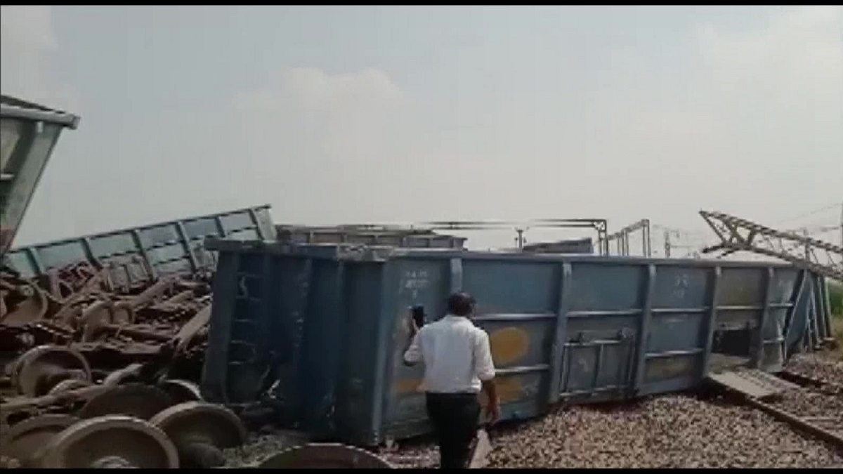 Goods train derail near Fatehpur, several trains affected