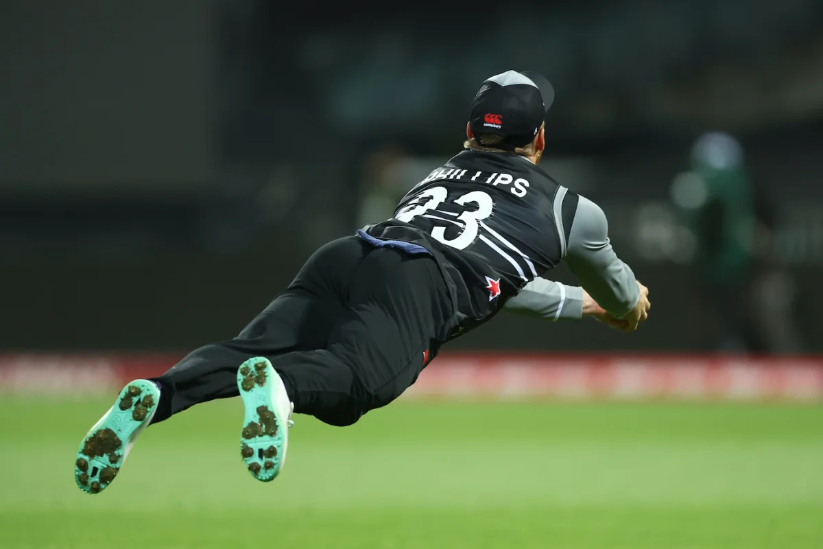 T20 World Cup 2022, AUS vs NZ: Watch Glenn Phillip's stunning catch to dismiss Marcus Stoinis