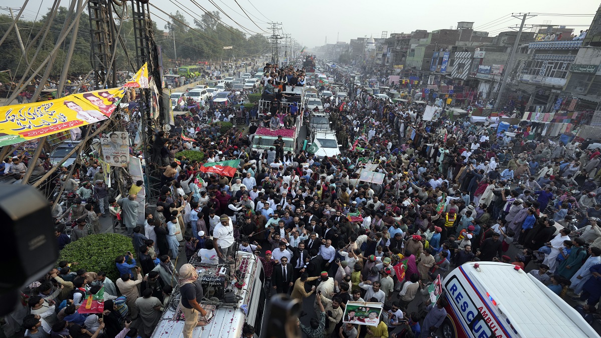 Wartawan perempuan Pakistan tewas terlindas kontainer Imran Khan saat long march