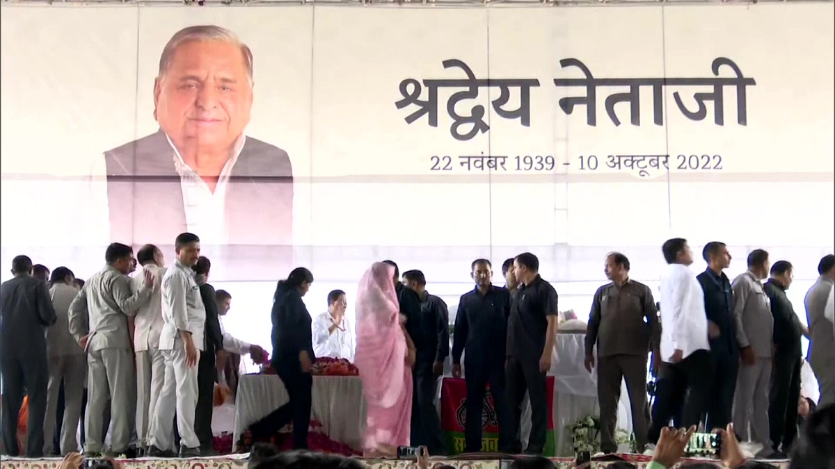 Mulayam Singh Yadav last rites: Elevated platform constructed overnight amid drizzles for last darshan