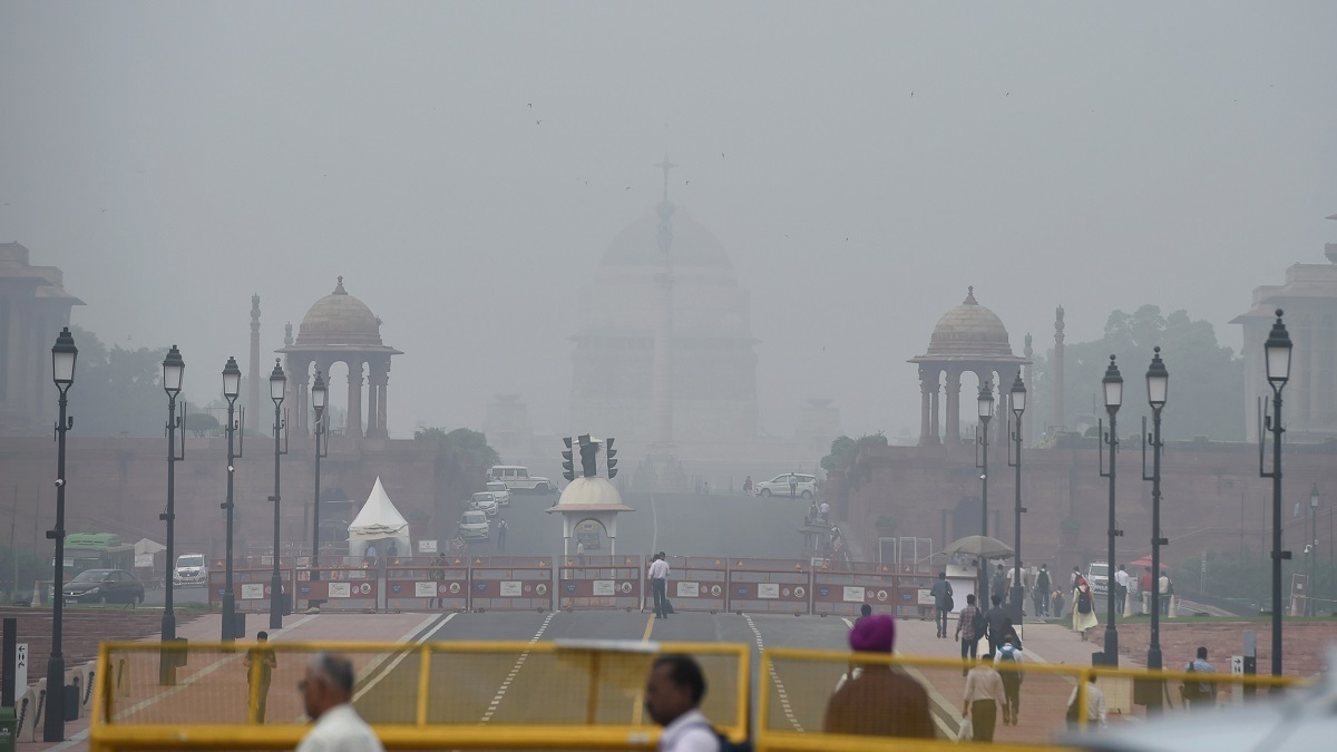 Delhi sees season's first fog; partly cloudy weather on forecast today ...