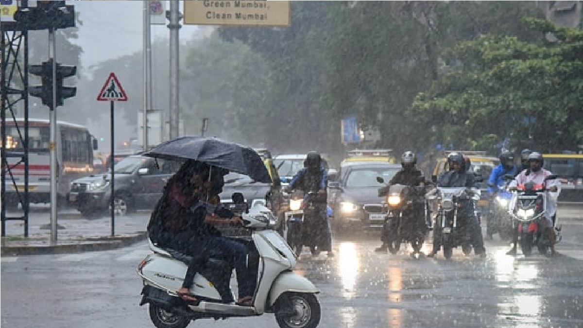 Delhi-NCR wakes up to rainy morning, mercury dips | India News ...