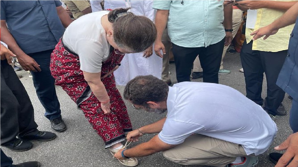 ‘Maa’ & Politics: Congress tweets Rahul’s pic tying shoelaces of Sonia ...