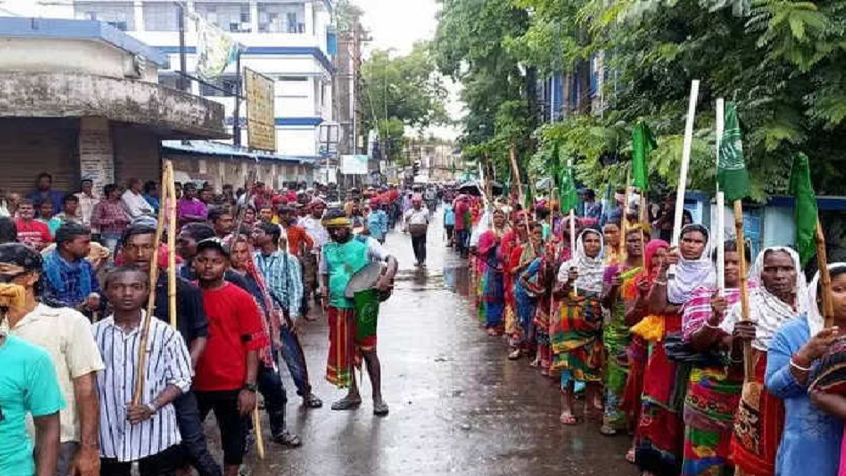 Jharkhand: Police bust tear gas shells, use water canons to disperse protesting Tana Bhagat tribals in Latehar