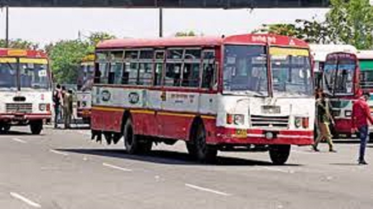 UP membatalkan cuti kondektur pengemudi bus antara staf 22-31 Oktober untuk mendapatkan uang tunai Rs 4000 sebagai tanda penghargaan