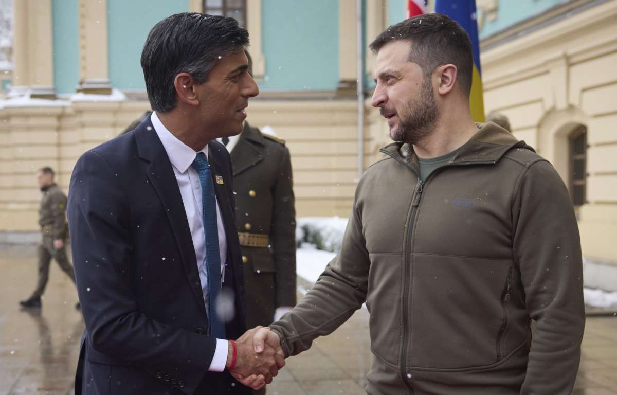 Rusia Perang Ukraina: Rishi Sunak bertemu Zelenskyy, menjanjikan bantuan £50 juta ke Kyiv