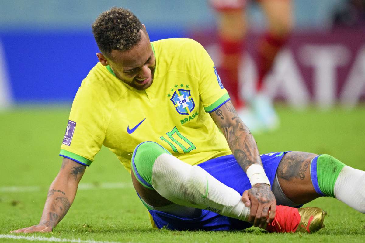 Neymar's right foot has caused him problems in the past, being among the series of injuries he suffered since the 2018 World Cup in Russia.