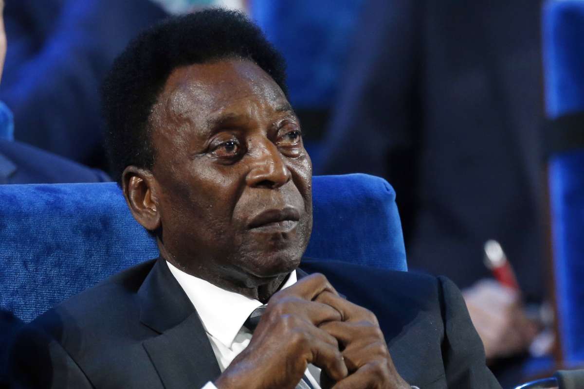 Pele and his doctors send out message to soccer fans amid life scare crisis | READ