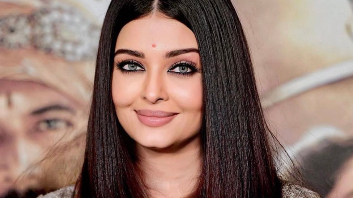 Did you know Aishwarya Rai Bachchan applied makeup for the FIRST time in 1999 film Taal?