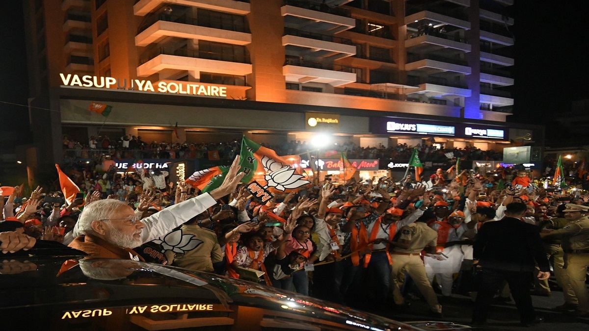 PM Modi holds roadshow in Vapi. 