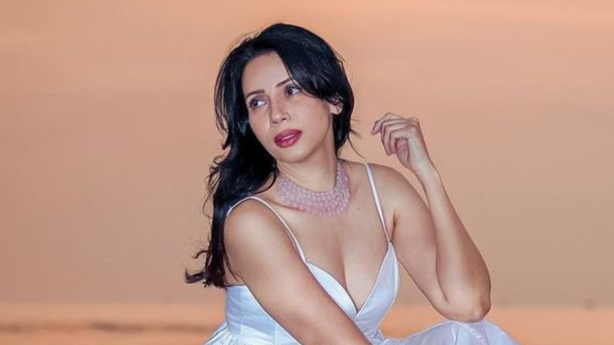Xxx Rekha Bhabhi Hd Video - Savita Bhabhi fame Rozlyn Khan diagnosed with cancer after severe neck and  back pain | Celebrities News â€“ India TV