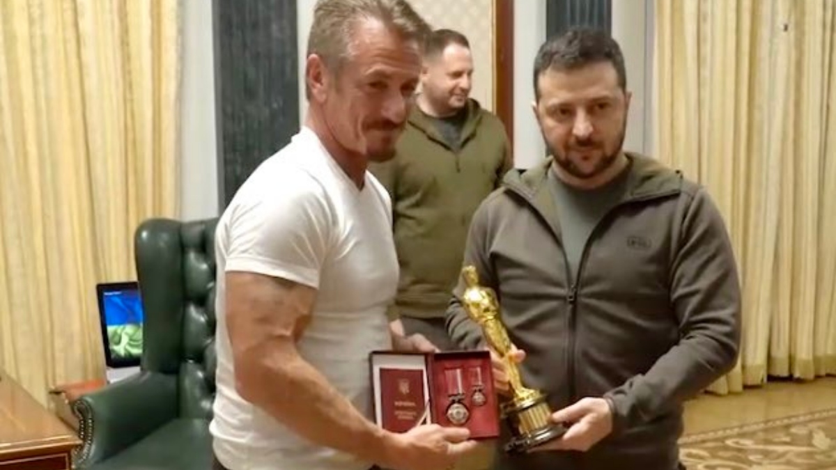 Sean Penn gives his Oscar to Ukrainian President as a 'symbolic ...