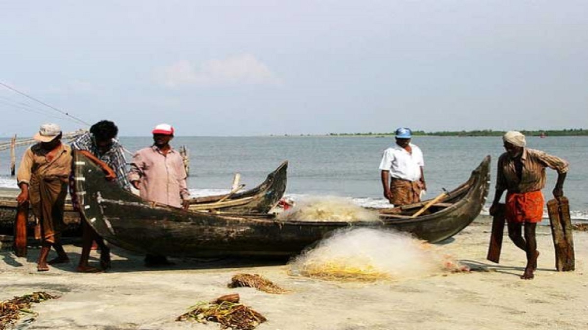 Sri Lankan Navy arrests 15 Indian fishermen including minor;  seizes 2 boats