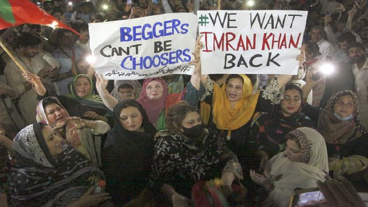 Amran Muslim Girl Sex Videos - Pakistan: PTI supporters 'besiege' governor's house in Lahore | World News  â€“ India TV