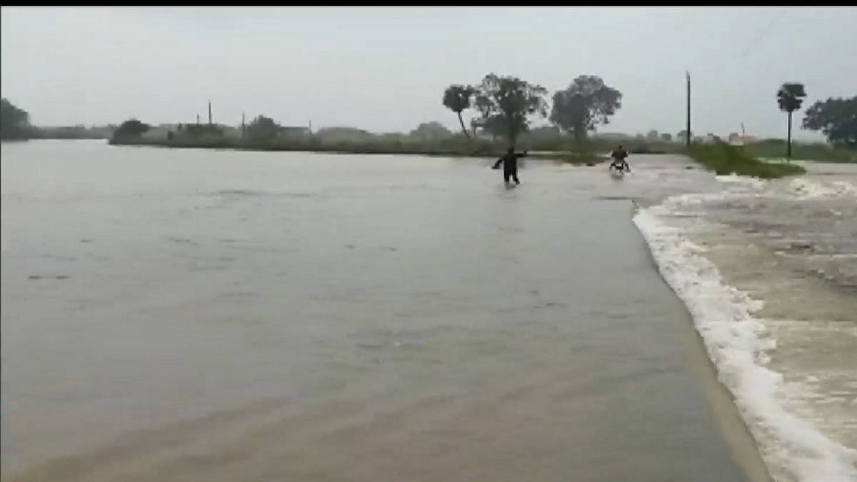 Cyclone Mandous: Bengaluru likely to witness light to moderate rains on December 11 | DETAILS