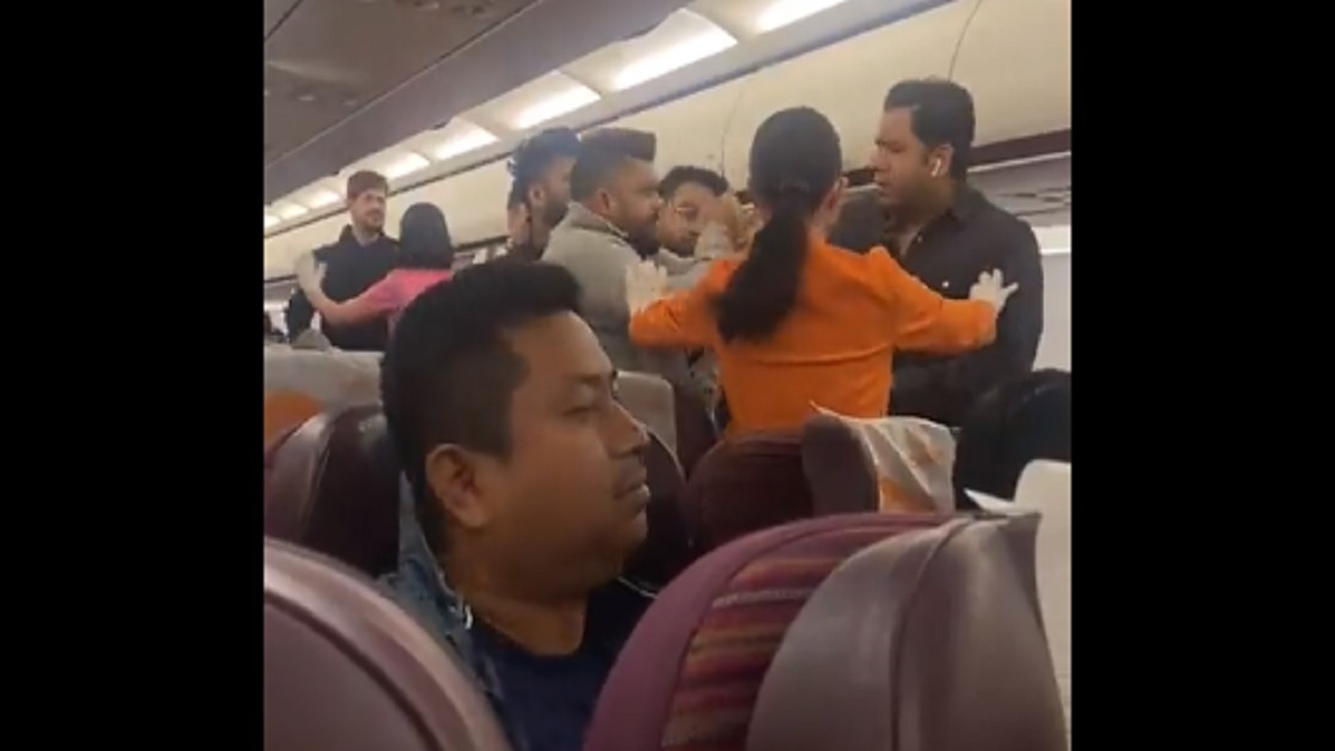 Bangkok Kolkata flight mid air fight turns physical passengers hit viral  video Thai Smile Airways | India News – India TV