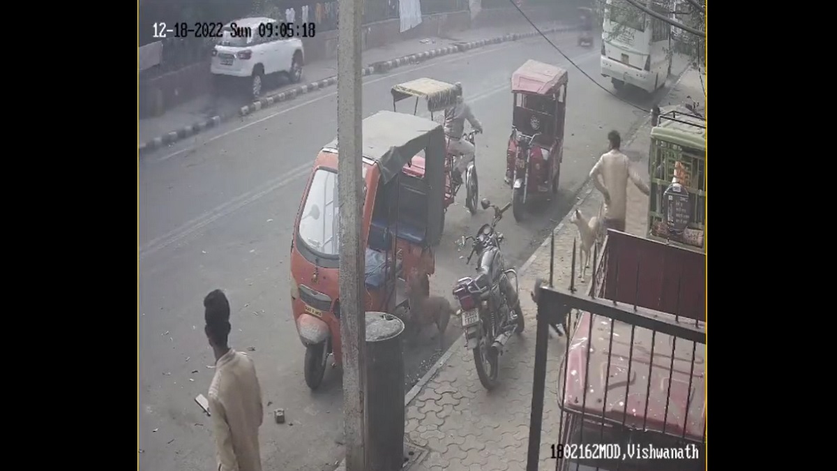 Speeding car loses control, rams into three children on Delhi footpath | WATCH