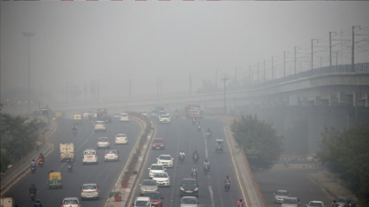 dense-fog-continues-in-delhi-ncr-road-rail-traffic-affected-as