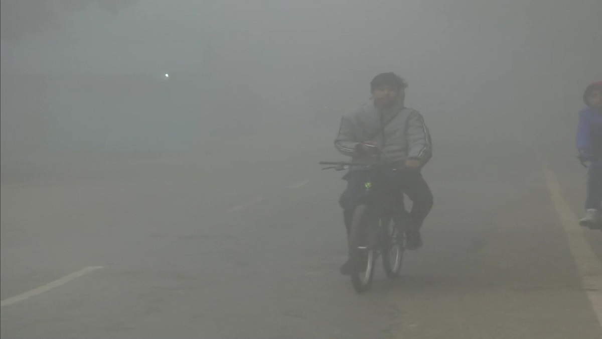 Thick layer of fog engulfs Punjab, Northwest Rajasthan to East Uttar Pradesh; several trains delayed