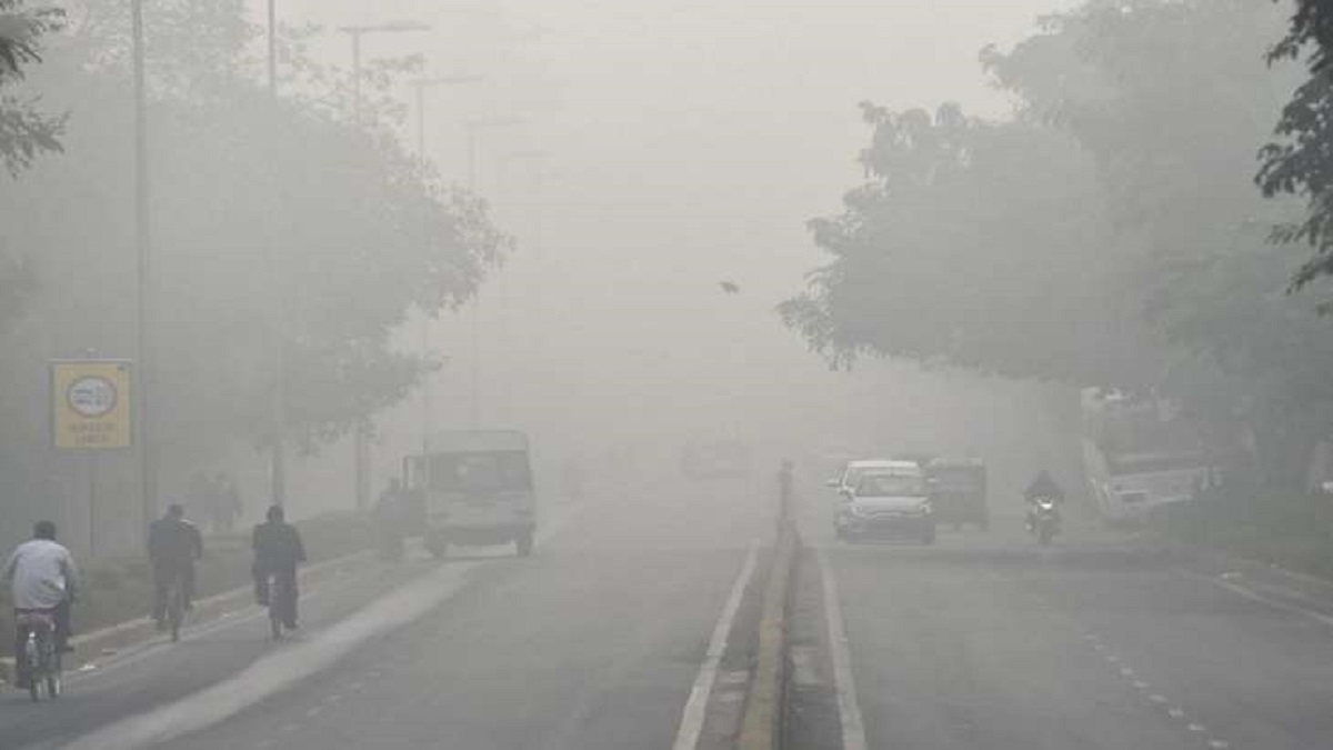 Delhi: Dense Fog Engulfs City; Road And Rail Traffic Affected As ...