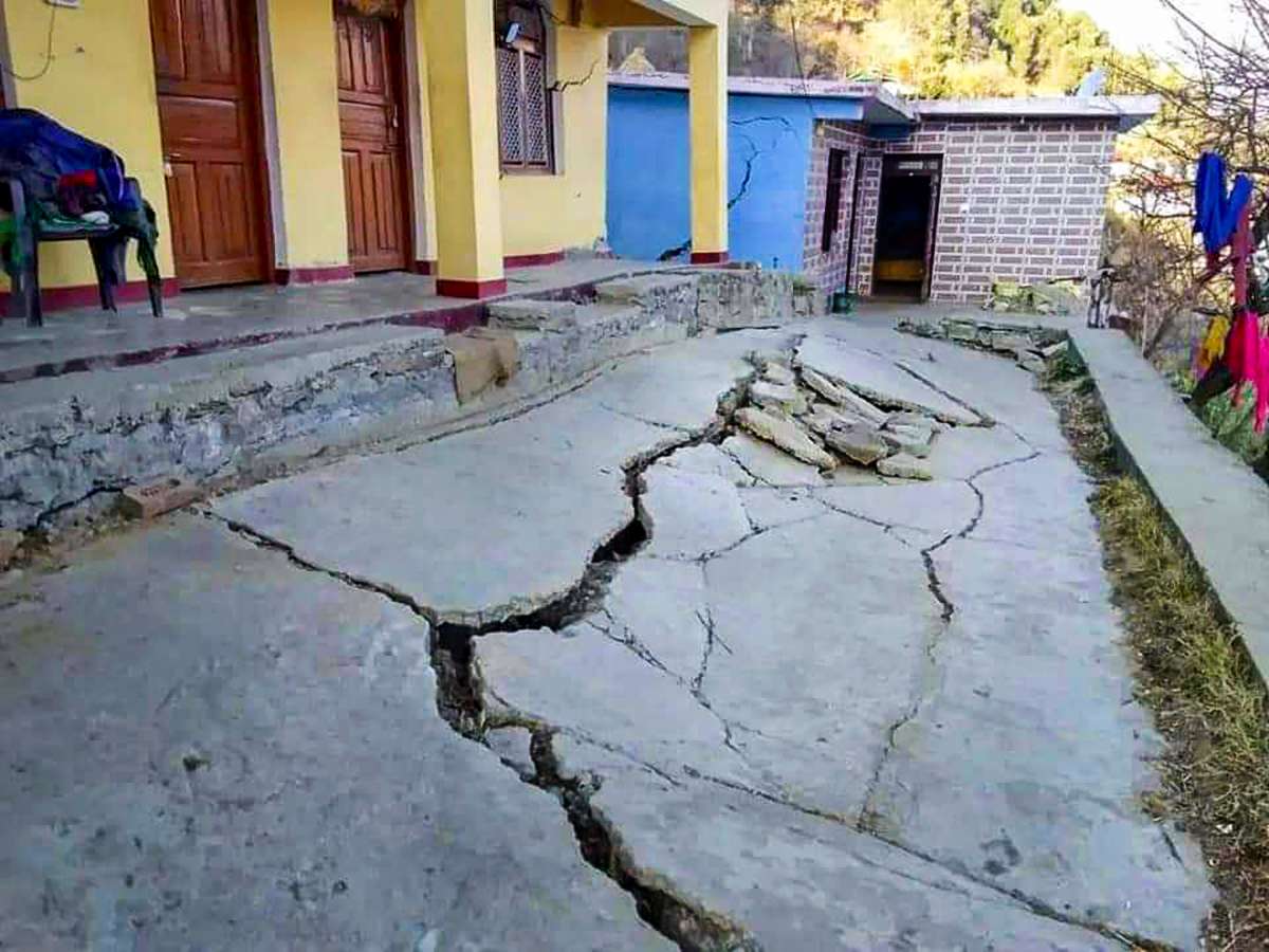 Joshimath 'sinking': PM Modi speaks to CM, over 60 families evacuated, experts conduct study | 10 points