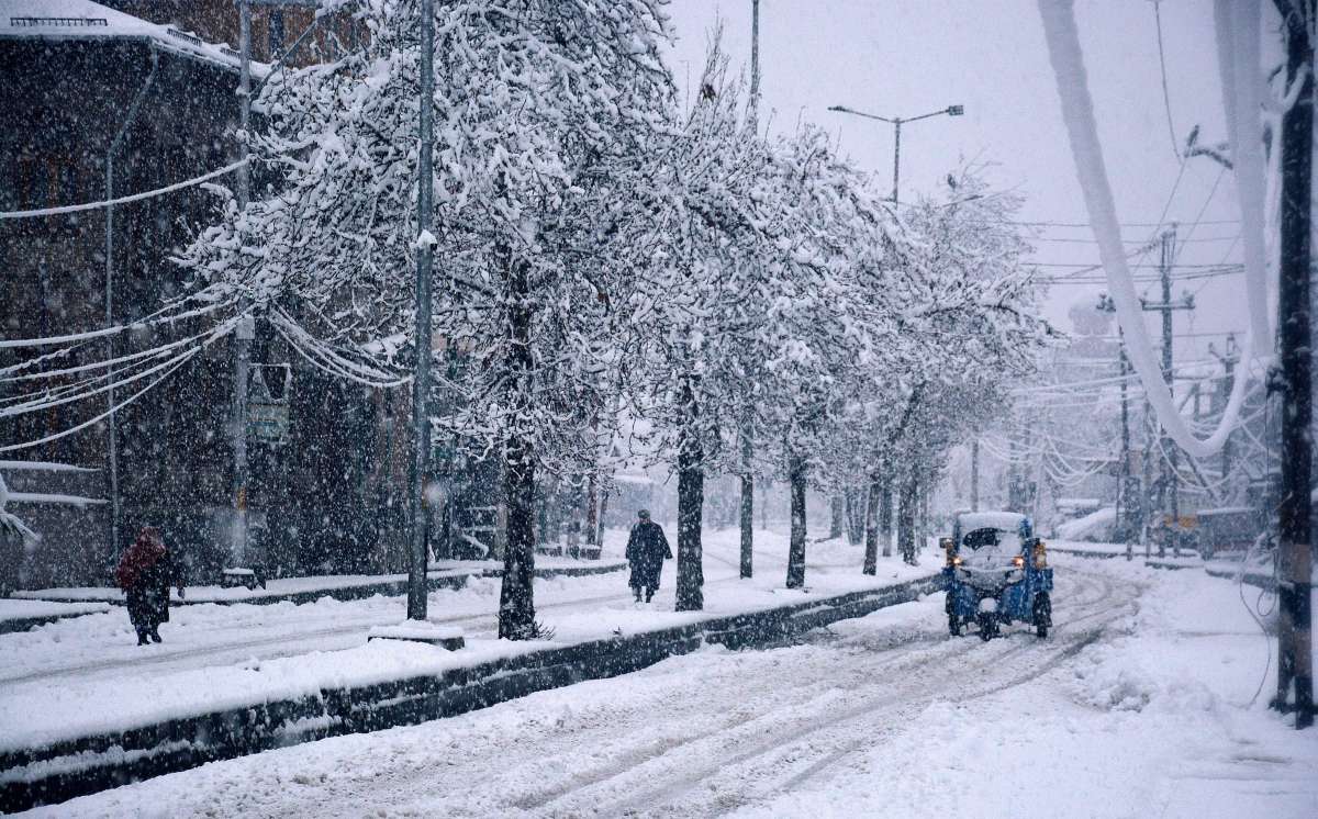 Jammu and Kashmir: Fresh snowfall brings normal life to standstill, highways blocked | WATCH