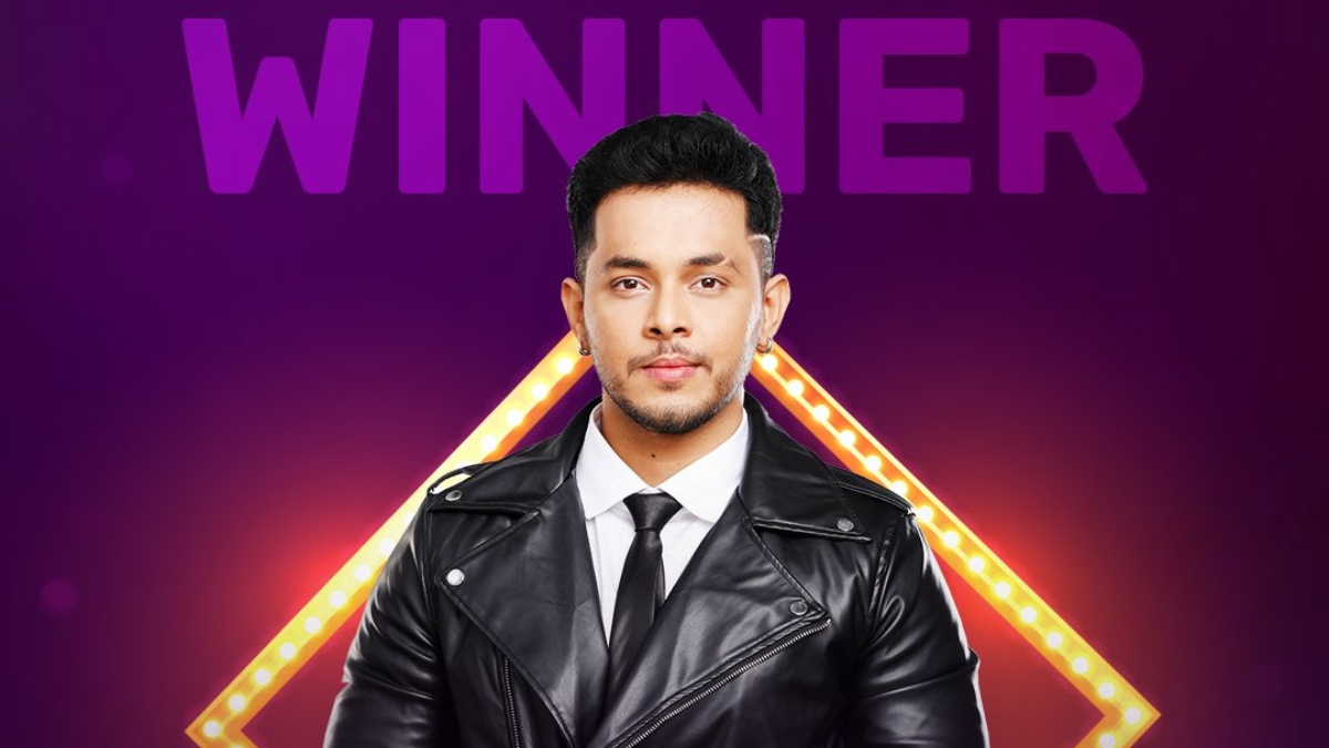 Bigg Boss Marathi 4 Winner Akshay Kelkar lifts trophy; takes home