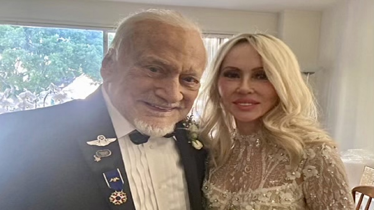 Astronot Buzz Aldrin menikahi cinta lama pada ulang tahun ke-93