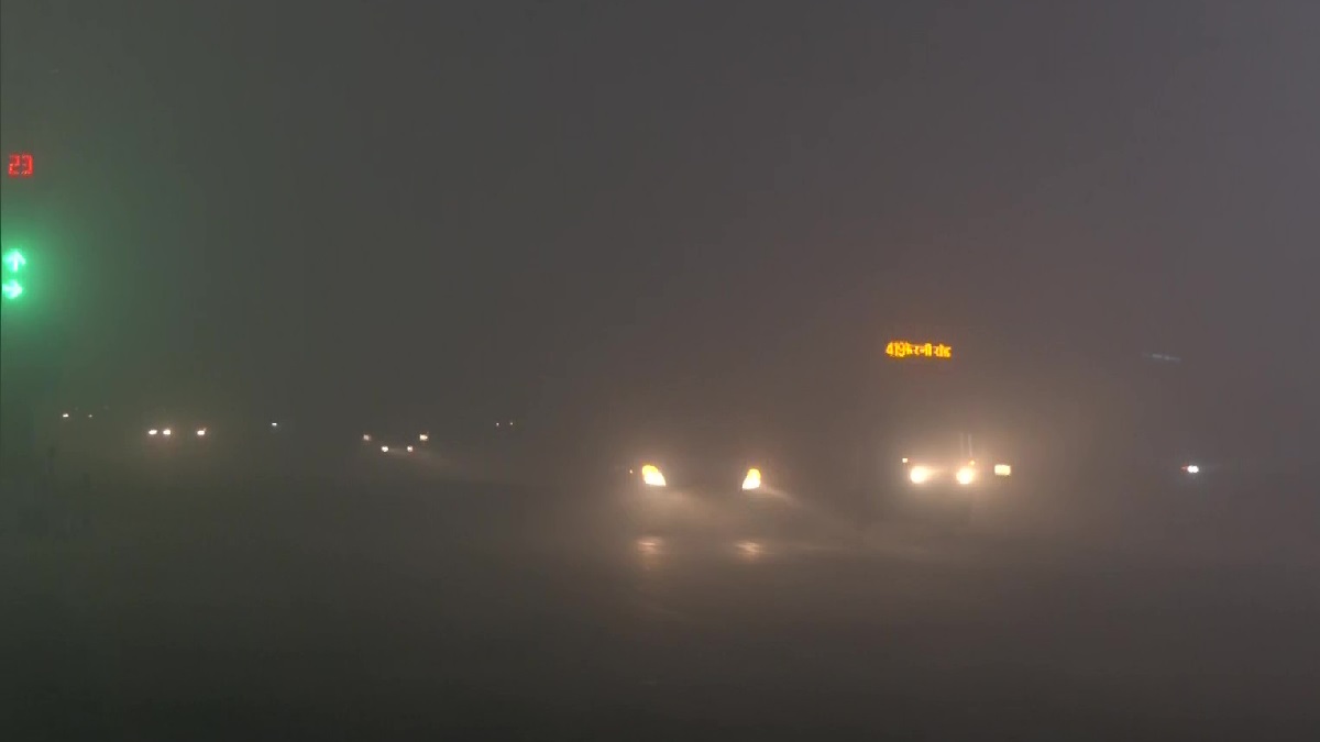 Kabut tebal Delhi NCR Punjab UP Haryana visibilitas nol gelombang dingin IMD peringatan merah