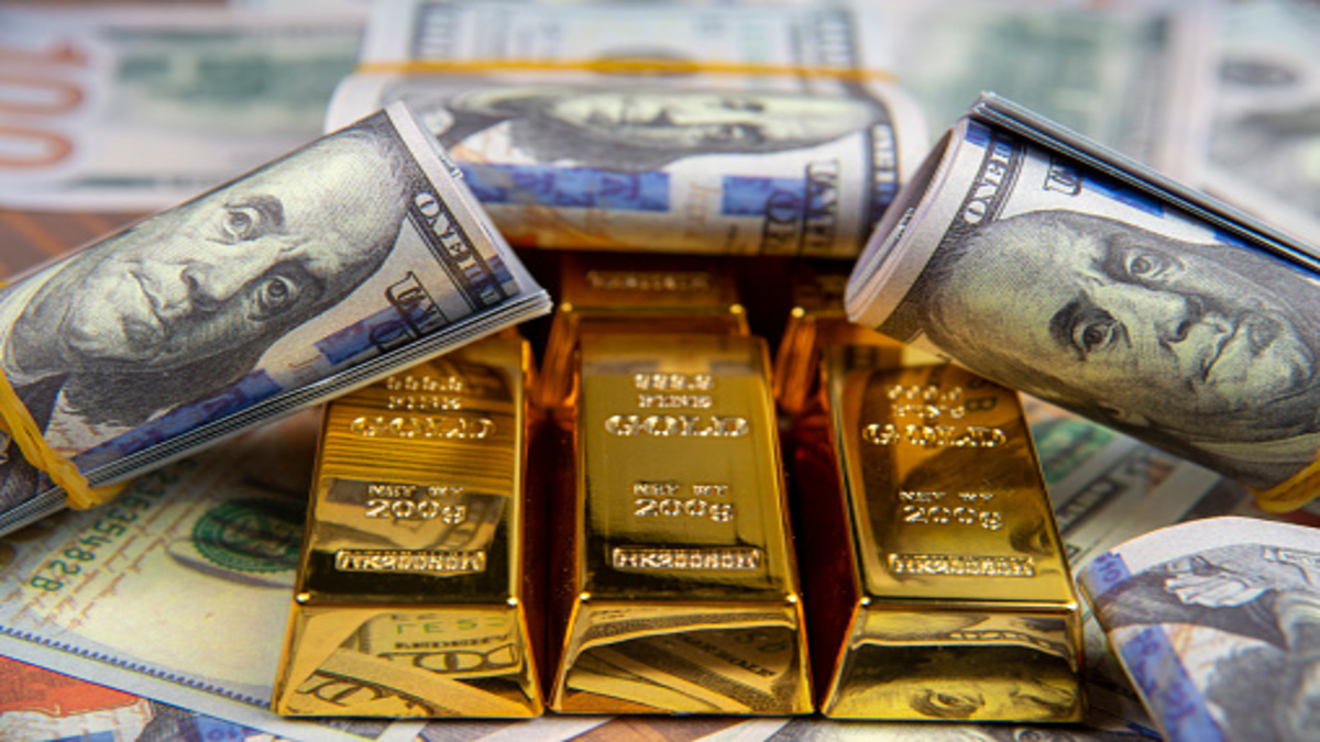 Gold remains stable, focus on Fed's rate hike decision results.