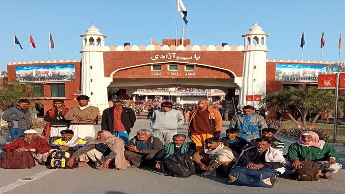 India repatriates 17 Pakistani prisoners via Attari-Wagah border