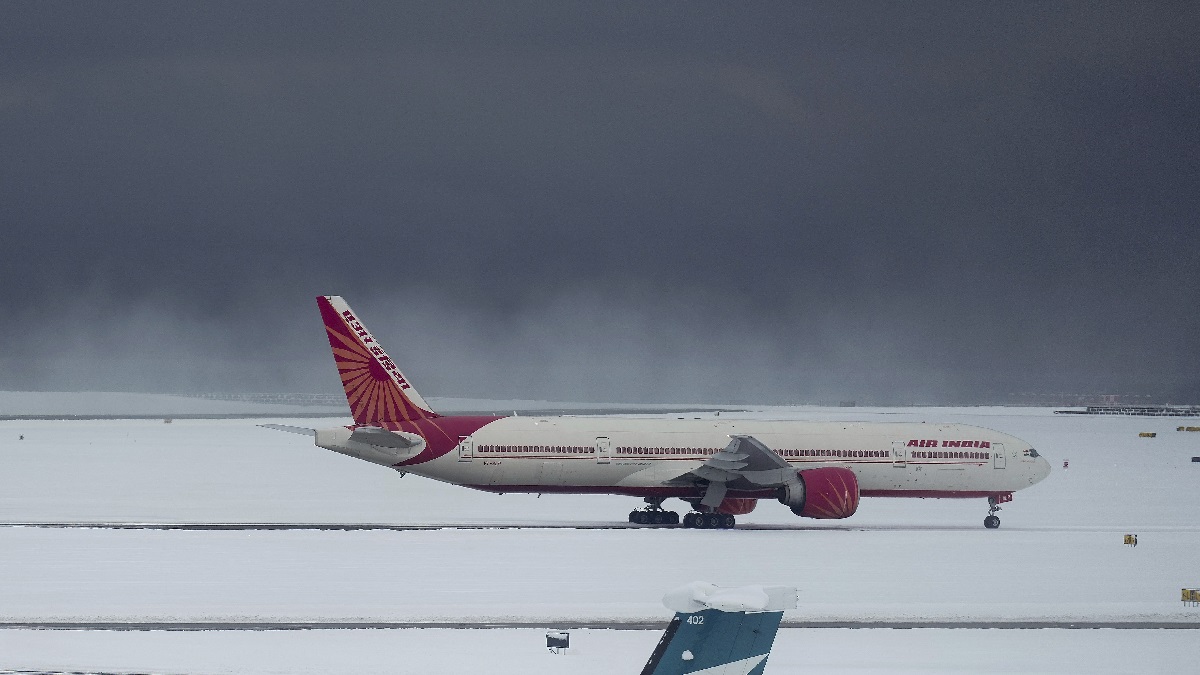 Air India signs BIG deal of 470 aircraft with Airbus, Boeing; first plane delivery by end of 2023 | 10 Points