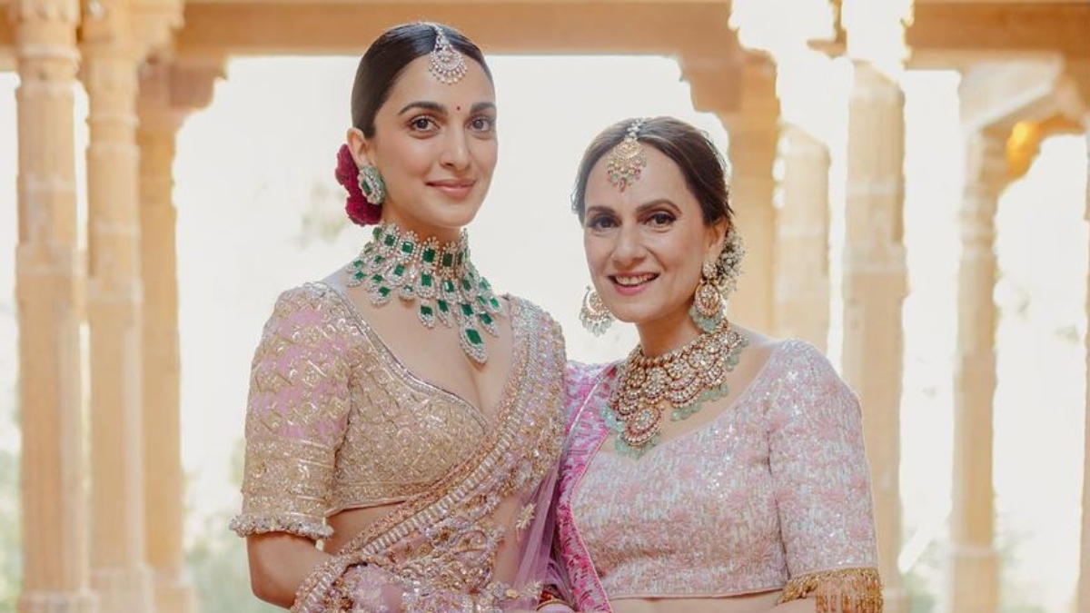 Kiara Advanis Unseen Wedding Photos With Her Mother Show That Beauty Is Inherited India Tv