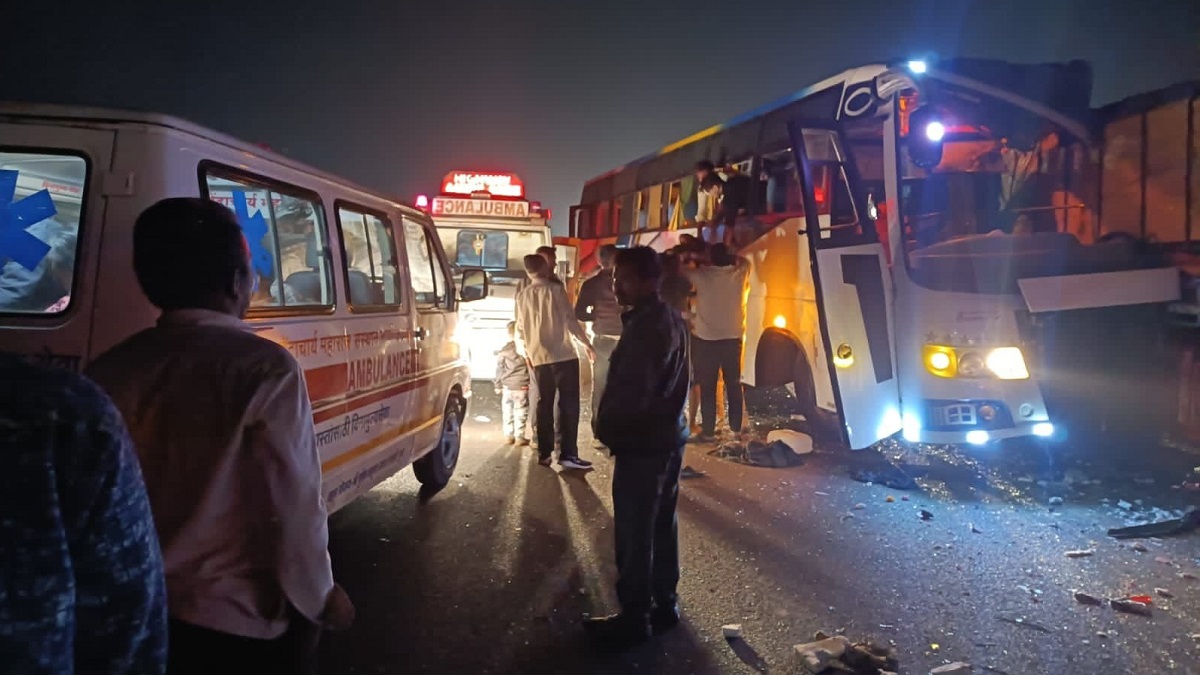 Maharashtra: 4 killed, 20 injured in bus-truck collision in Pune