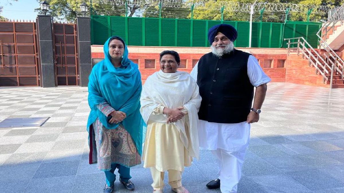 Mayawati meets Sukhbir Singh Badal in Delhi to discuss upcoming Lok Sabha election