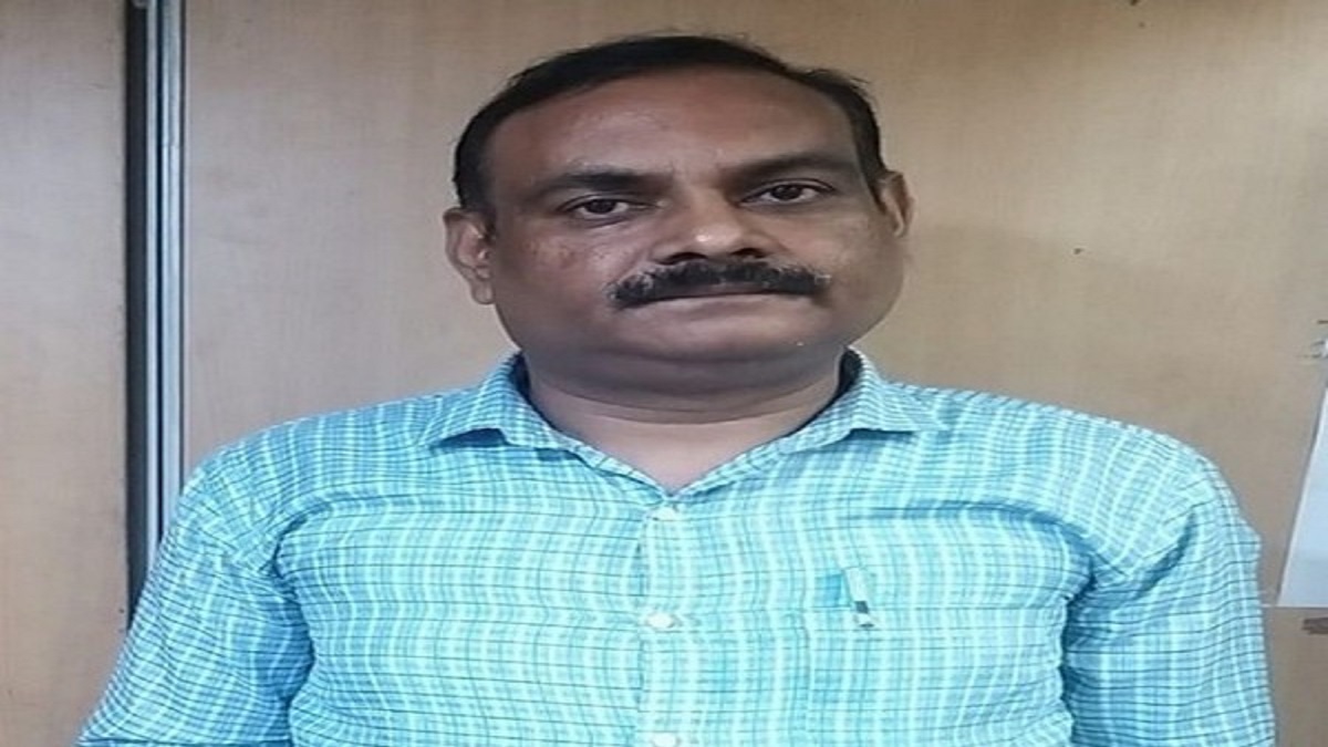 delhi-jal-board-joint-director-naresh-singh-arrested-by-acb-in-rs-20